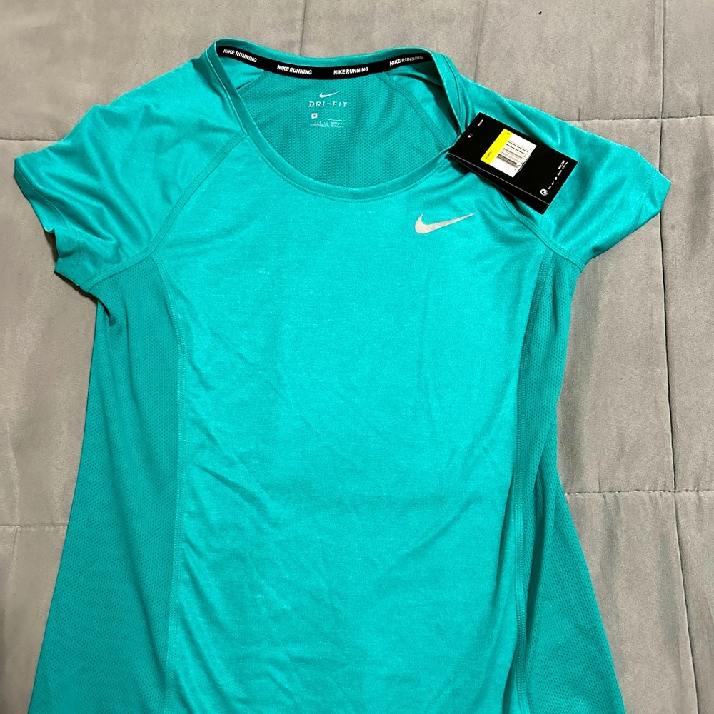 Women’s Nike running short sleeve shirt